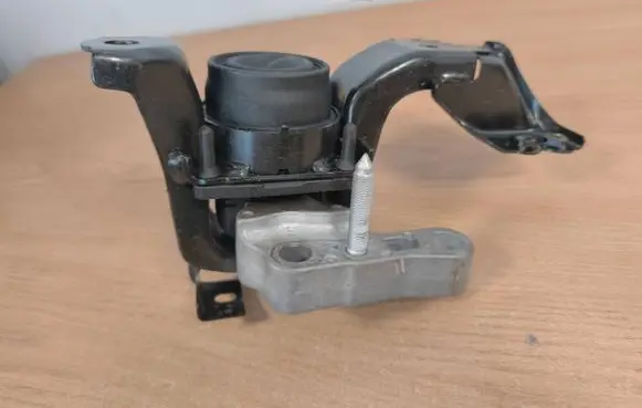 Toyota Yaris Cross Engine mount bracket 