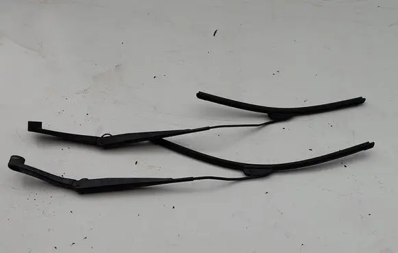 Chevrolet Orlando Front wiper blade arm