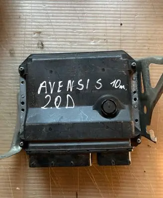 Toyota Avensis T270 Engine control unit/module 8966105D30 MB2759000182