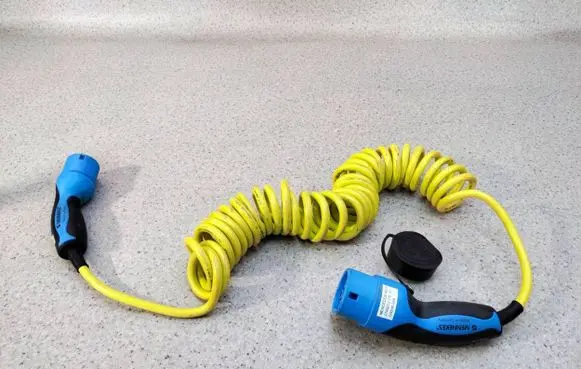 Mercedes-Benz C W205 Electric car charging cable A0005832198
