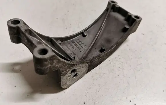 Audi A6 C7 Generator/alternator bracket 06E903143D