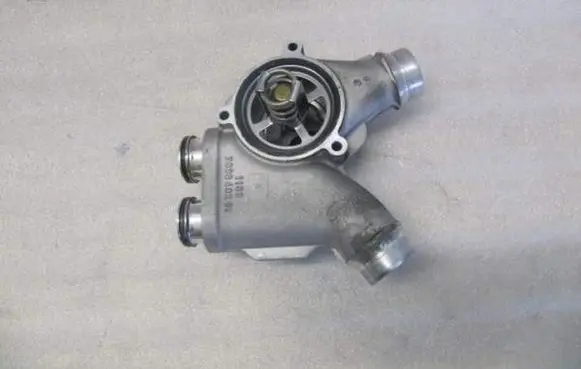 Thermostat/thermostat housing