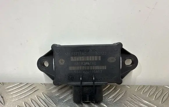 Chrysler Pacifica Fuel injection pump control unit/module 68193711AC