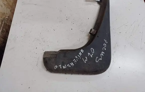 Ford Focus Rear mudguard 3M5J16A262AB