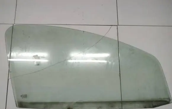 Toyota Aygo AB10 Front door window glass four-door as2