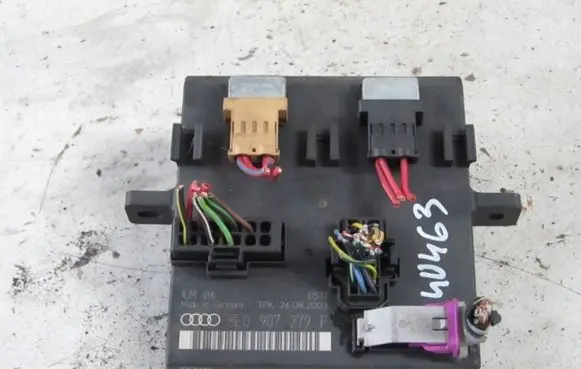 Audi A4 S4 B6 8E 8H Airbag deployment crash/impact sensor