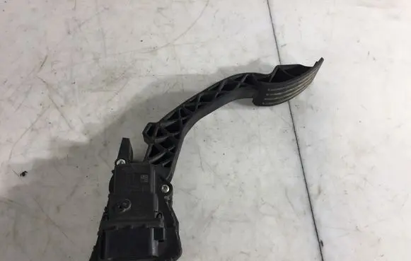 Ford Focus C-MAX Accelerator throttle pedal 3M519F836 3M519F836CF 0XC95YE
