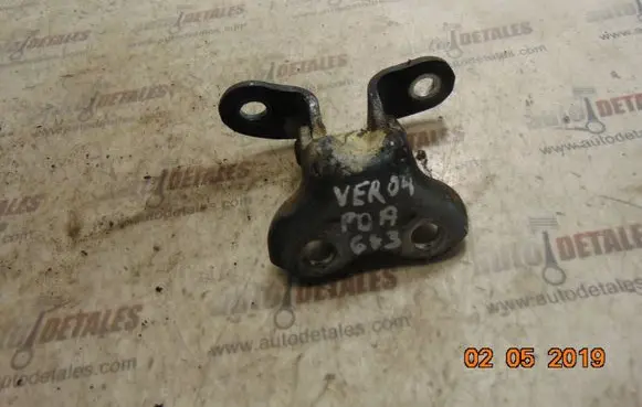 Toyota Corolla Verso AR10 Front door lower hinge 