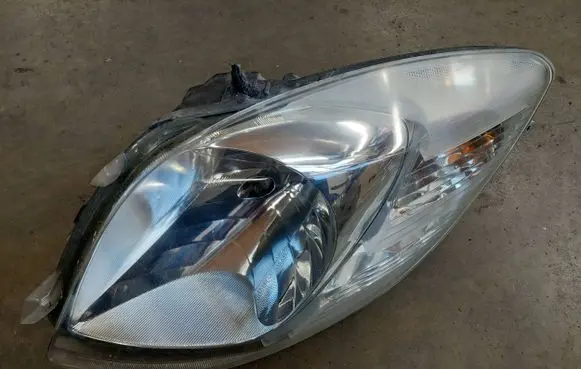 Toyota Yaris Headlight/headlamp