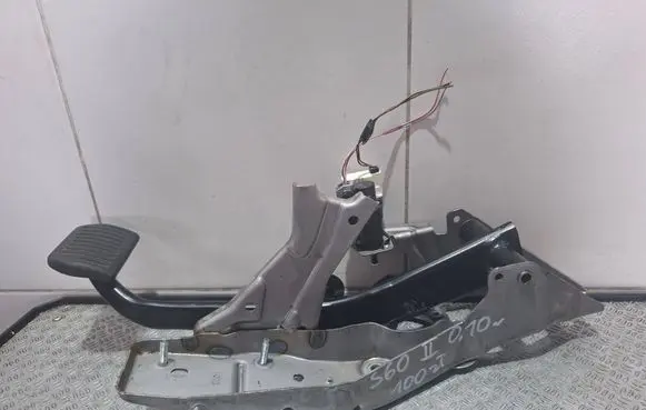Volvo S60 Brake pedal 8G9N2D094CF