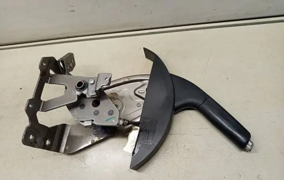 Nissan Qashqai+2 Handbrake/parking brake lever assembly 811319443 0912