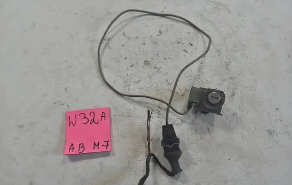 Volkswagen Golf IV Tailgate/trunk/boot lock/catch/latch 3461367