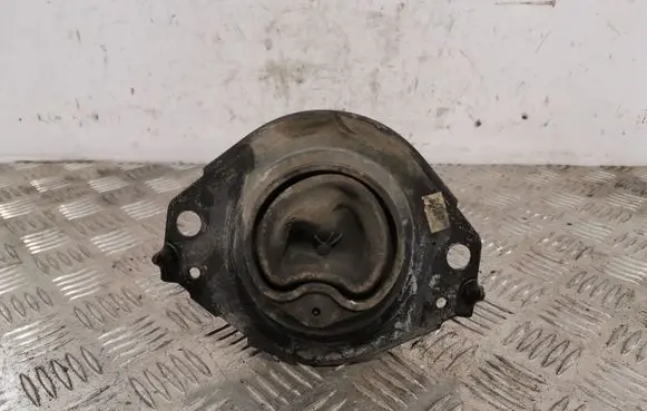 Jeep Grand Cherokee Engine mount bracket