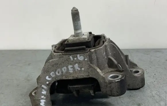 Mini Cooper Countryman R60 Gearbox mount 678435501 6784355