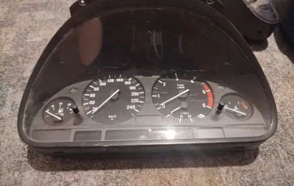 BMW 5 E39 Speedometer (instrument cluster) 6942181 62116942181 110008784