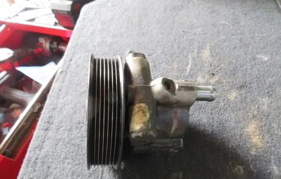 Renault Laguna III Power steering pump 8200888377