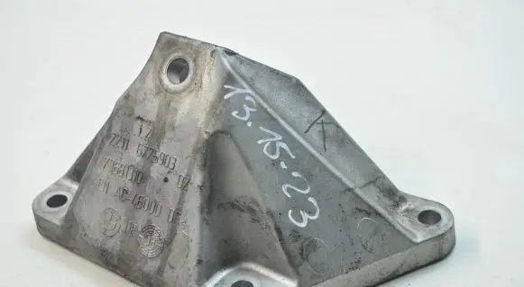 BMW 5 F10 F11 Engine mounting bracket 6775903