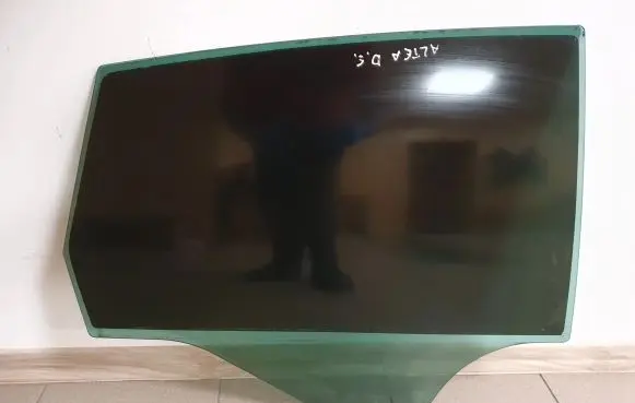 Seat Altea Rear door window glass