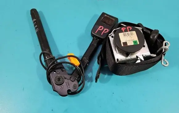 Ford C-MAX I Front seatbelt 3M51R61208AD IMPRK1362450