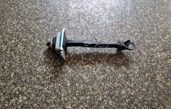 Chevrolet Captiva Front door check strap stopper