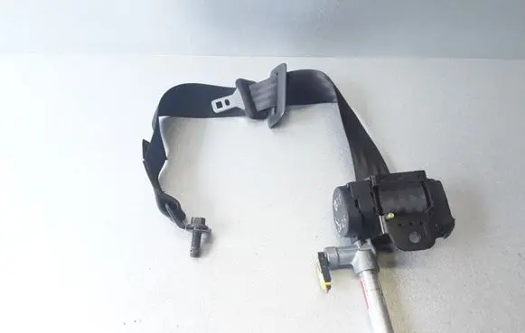 Middle seatbelt (rear)