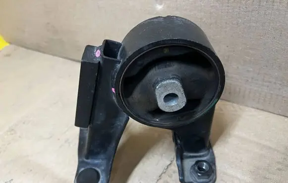 Toyota Auris E180 Engine mount bracket