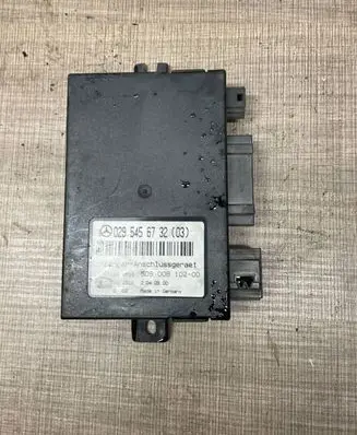 Mercedes-Benz C W203 Tow bar relay 0295456732 5DS00810200