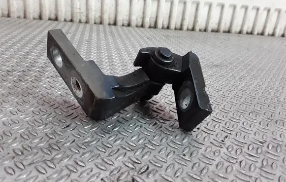 Volkswagen PASSAT B5.5 Front door upper hinge