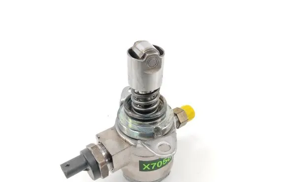 Volkswagen Polo V 6R Fuel injection high pressure pump 03C127026D