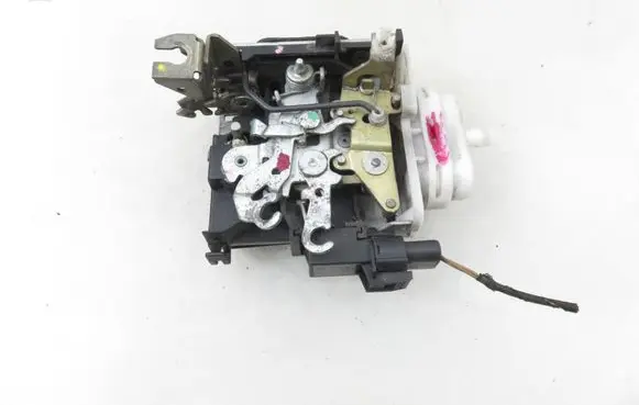 Audi A4 S4 B5 8D Front door lock 8D1837015F