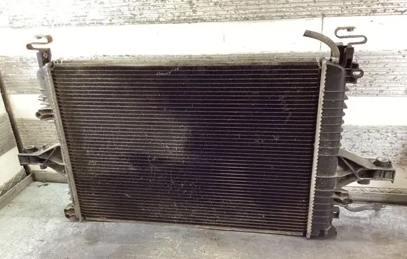 Volvo XC70 Coolant radiator 30723909 05204897 988233C
