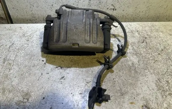 Chrysler 300C Front brake caliper
