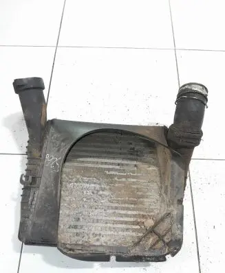 Volkswagen Touareg I Intercooler radiator 7L0145803A