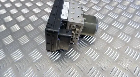 Toyota Corolla Verso E121 ABS Pump 4451013070 8954113040