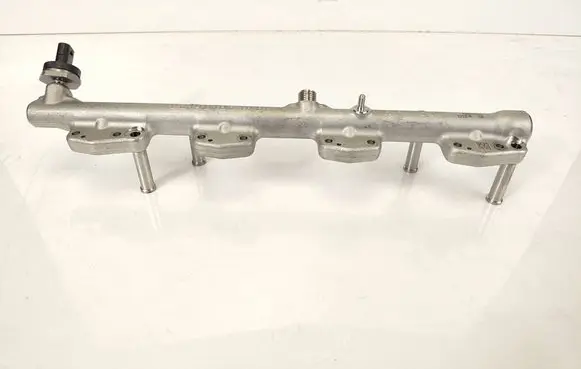 BMW 1 F70 Fuel main line pipe 8665633