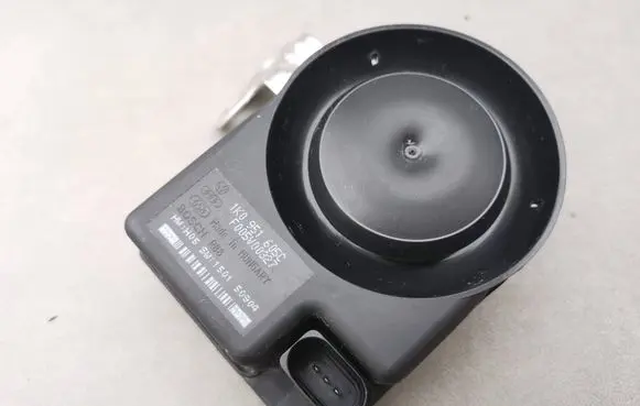 Audi A4 S4 B8 8K Alarm system siren 1K0951605C
