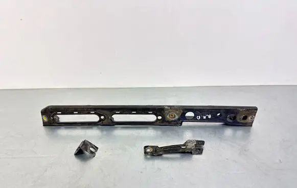 Land Rover Range Rover Sport L494 Fender mounting bracket CPLA16290AC
