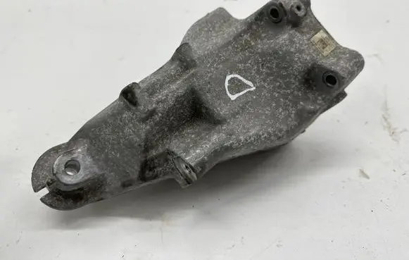 Mercedes-Benz C W205 Engine mounting bracket A6512234304