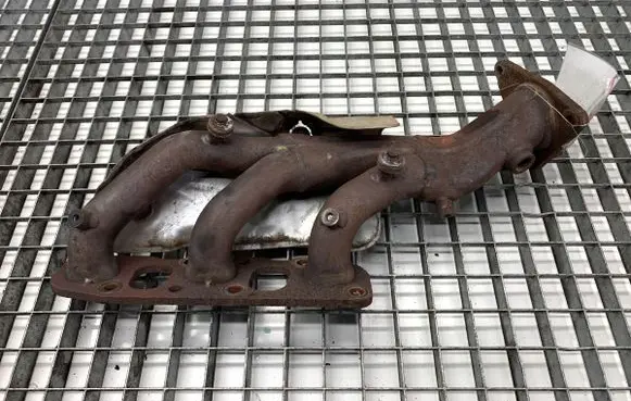 Infiniti Q50 Exhaust manifold 