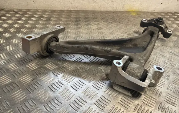 Volvo XC90 Front lower control arm/wishbone 31360700