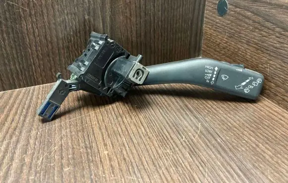 Volkswagen Golf V Wiper control stalk 1K0953519H
