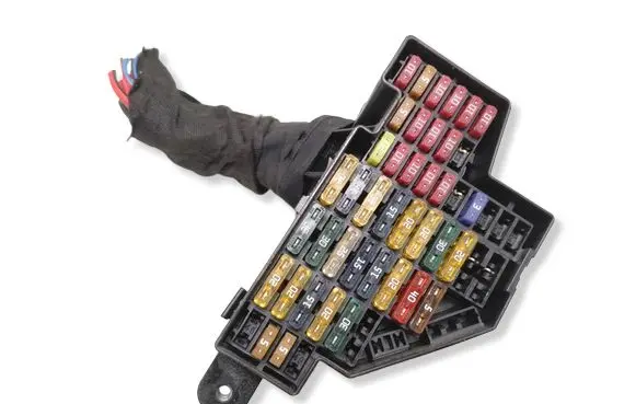 Volkswagen PASSAT B7 Fuse module 200514