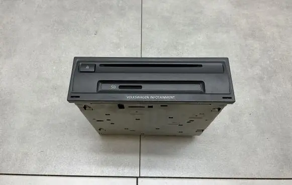 Volkswagen Golf VII Radio/CD/DVD/GPS head unit 5G0035820A