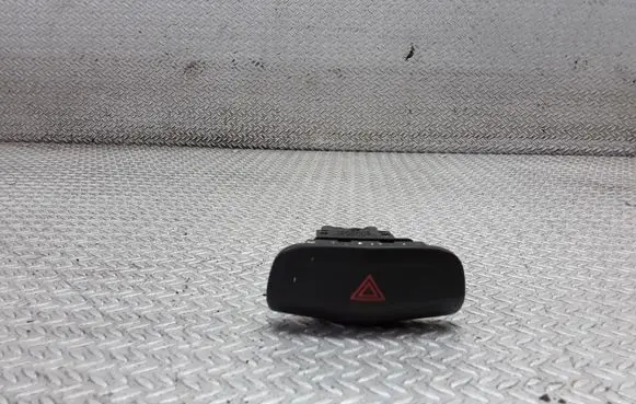 Nissan Primera Hazard light switch