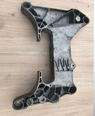 Gearbox mounting bracket