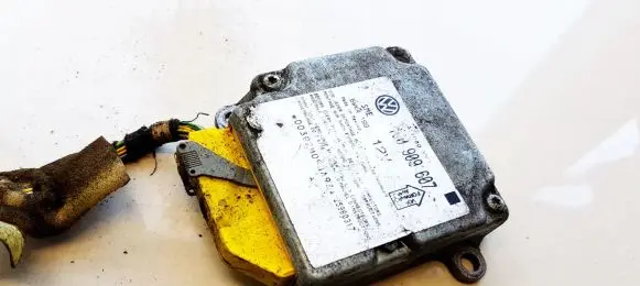 Volkswagen PASSAT B5 Airbag control unit/module 1J0909607 5WK4199VW3