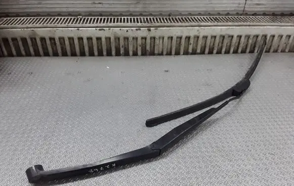 Toyota Avensis Verso Windshield/front glass wiper blade 