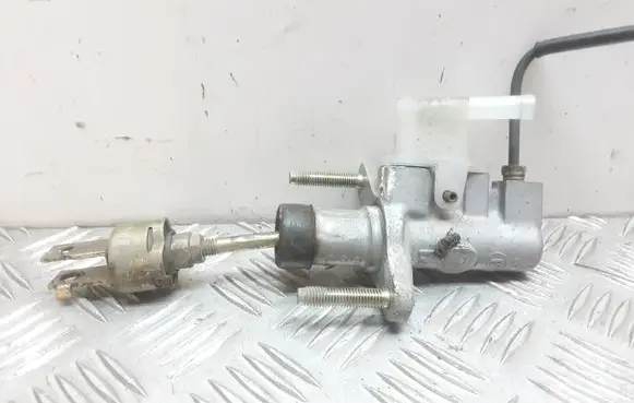Toyota Corolla Verso E121 Clutch master cylinder