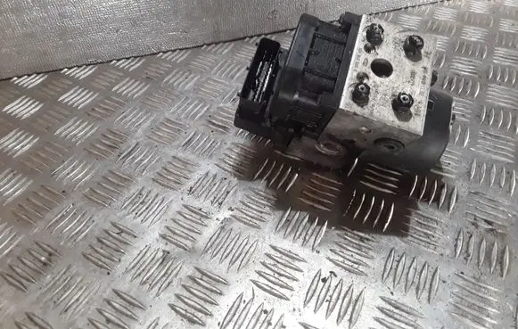 Volkswagen PASSAT B5 ABS Pump 8E0614111HL 0273004132