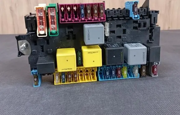 Mercedes-Benz B W246 W242 Fuse box set 2469060093 A2469060093